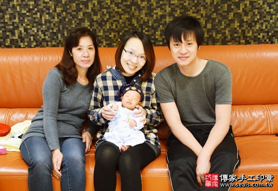 剃胎毛、滿月剃頭、嬰兒剃頭、嬰兒理髮、嬰兒剃髮、嬰兒剃胎毛、嬰兒滿月剃頭、寶寶剃頭、剃胎毛儀式、剃胎毛吉祥話、滿月剃頭儀式、滿月剃頭吉祥話、寶寶剃胎毛、寶寶滿月剃頭理髮、 台中西區剃胎毛、台中西區滿月剃頭、 台中西區嬰兒剃頭剃胎毛、台中西區嬰兒理髮、台中西區嬰兒剃髮、寶寶(台中西區到府嬰兒寶寶滿月剃頭理髮、免費到府嬰兒剃胎毛儀式吉祥話)。到府剃頭剃胎毛主持、專業拍照、DVD光碟、證書。★購買「臍帶章、肚臍章、胎毛筆刷印章」贈送：剃頭、收涎、抓周，三選一。2015.01.13 照片2